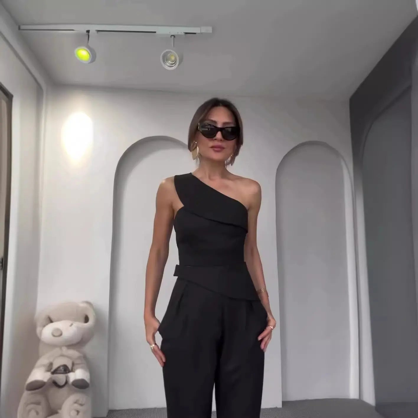 Slant collar halter neck straight pants suit Orange Preference