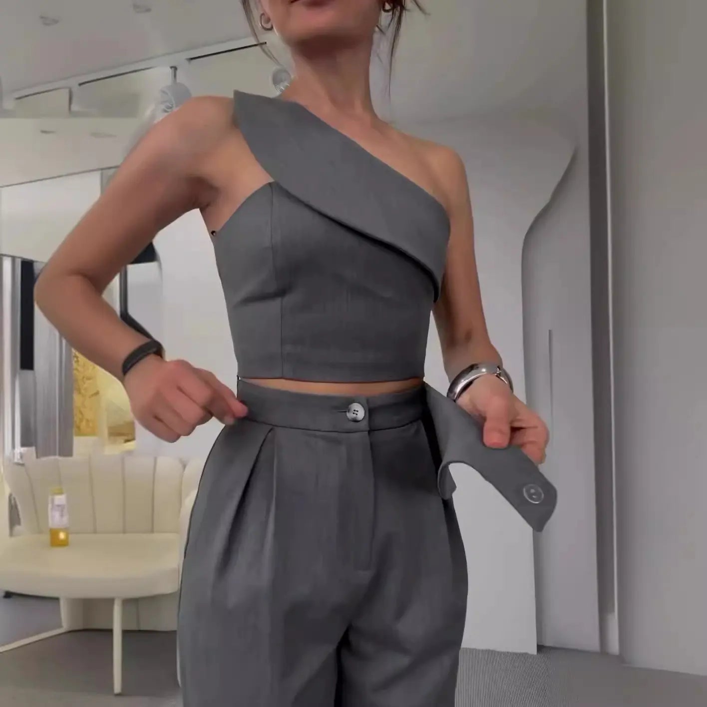 Slant collar halter neck straight pants suit Orange Preference