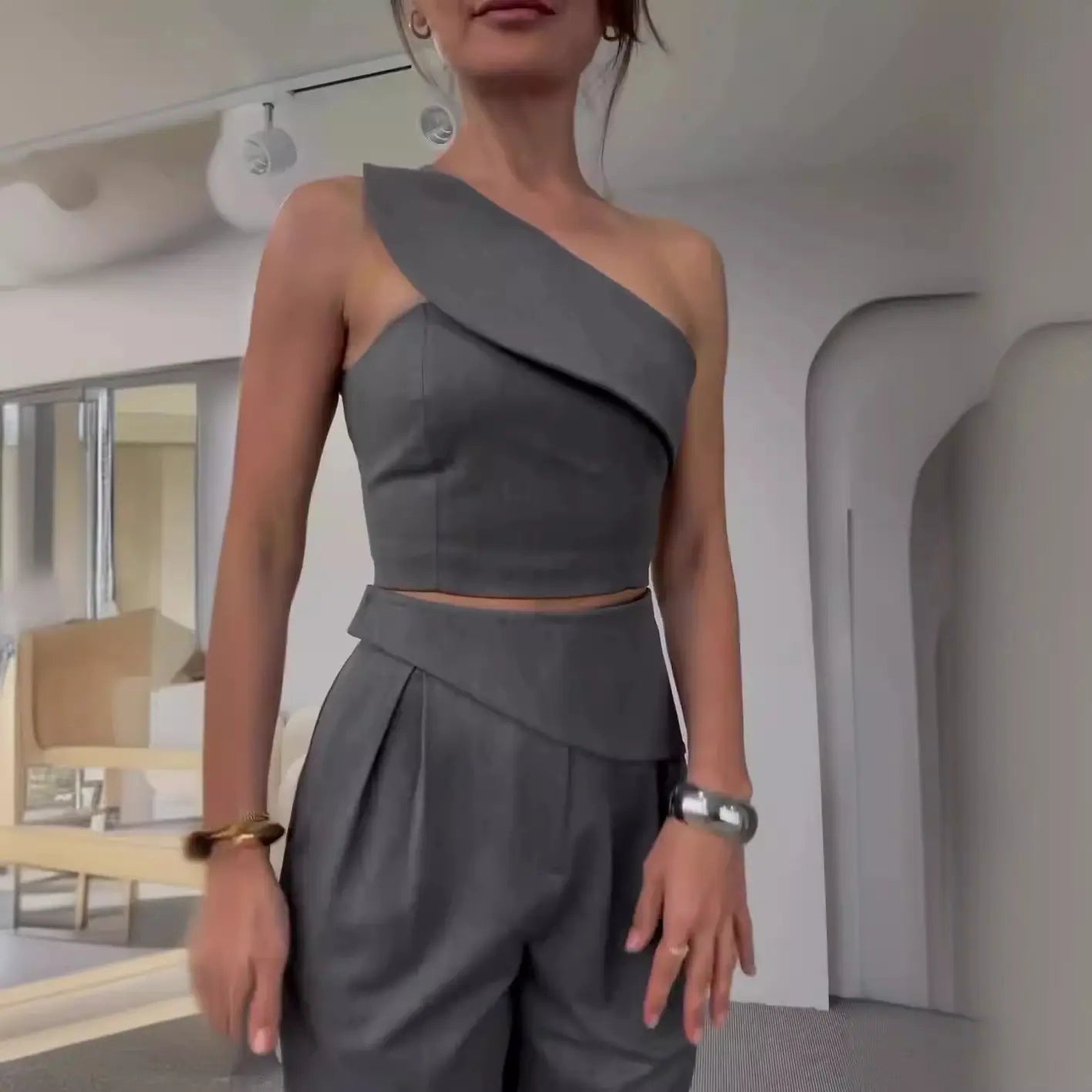 Slant collar halter neck straight pants suit Orange Preference