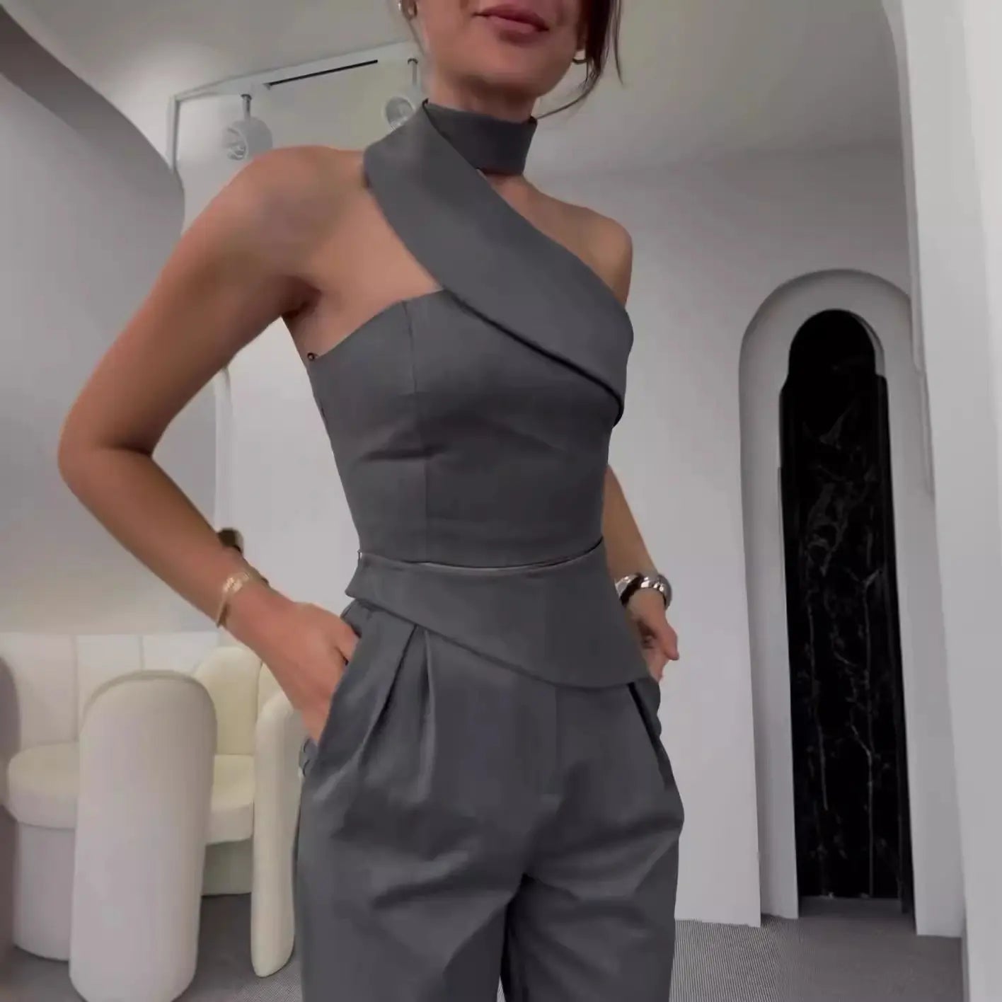Slant collar halter neck straight pants suit Orange Preference